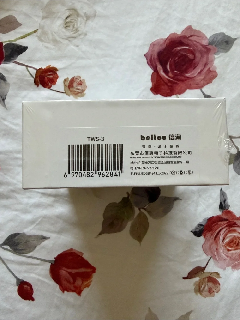 Wireless earbuds with noise cancellation by bellou white